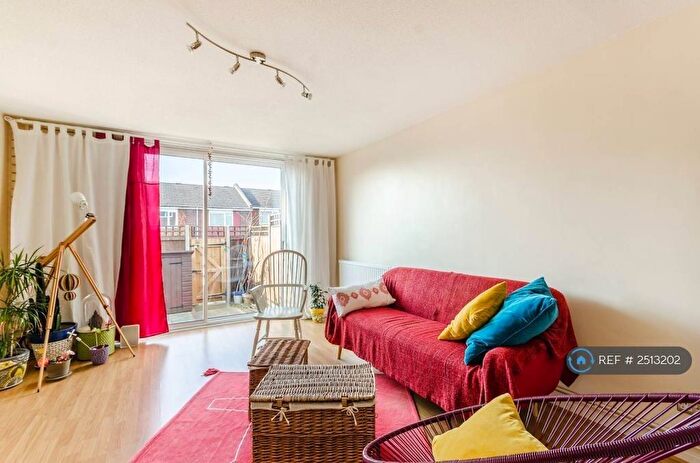 2 Bedroom Terraced House To Rent In Dallas Road, London, SE26