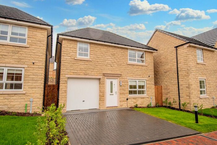4 Bedroom Detached House To Rent In The Gaits, Bradford, BD2