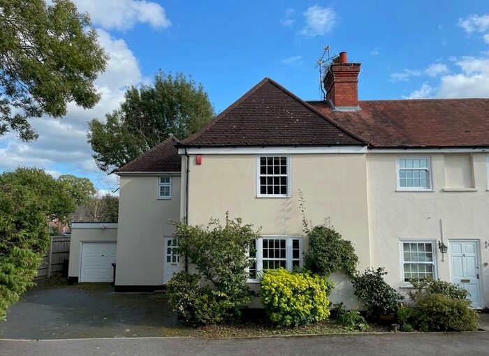 4 Bedroom End Of Terrace House For Sale In Braemar, Maidenhead, SL6