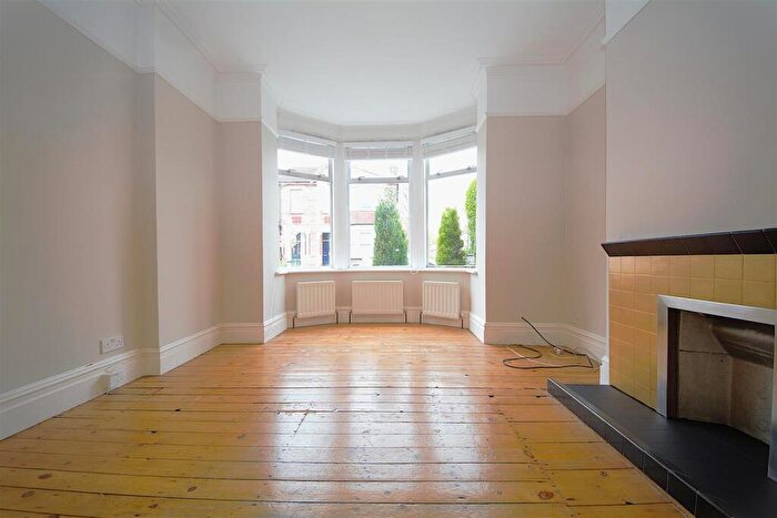 2 Bedroom Maisonette To Rent In Kitchener Road, East Finchley, N2