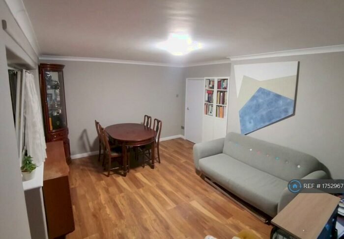 2 Bedroom Flat To Rent In St. Paul&#S Drive, London, E15