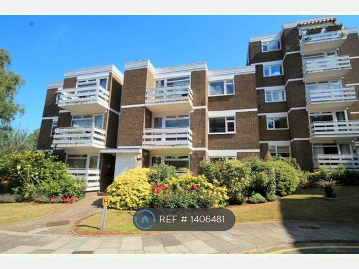 2 Bedroom Flat To Rent In Mountcombe Close, Surbiton, KT6