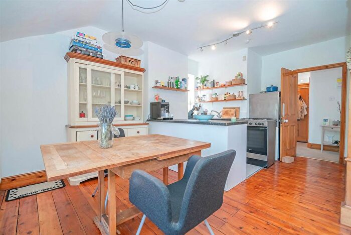 1 Bedroom Flat To Rent In Crouch Hall Road, London, N8