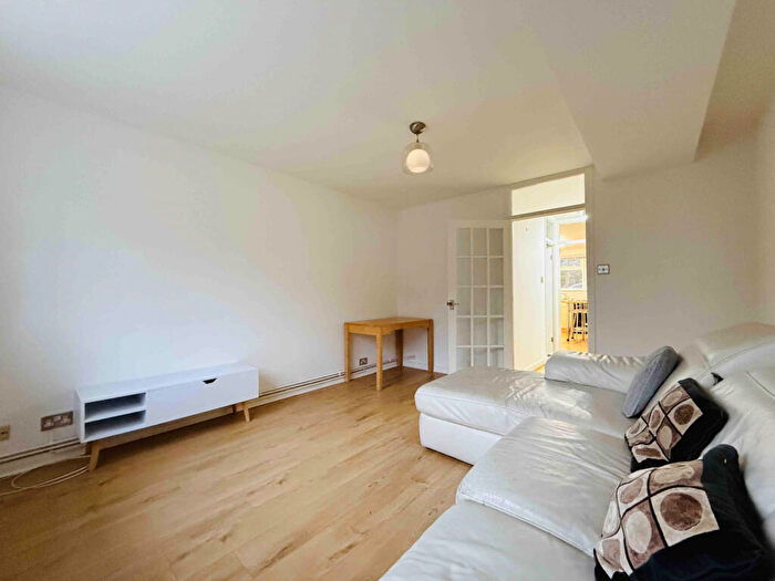 1 Bedroom Flat To Rent In Auckland Road, London, SE19