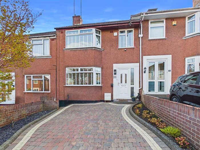 3 Bedroom Terraced House For Sale In Yew Tree Drive, Kingswood, Bristol, BS15