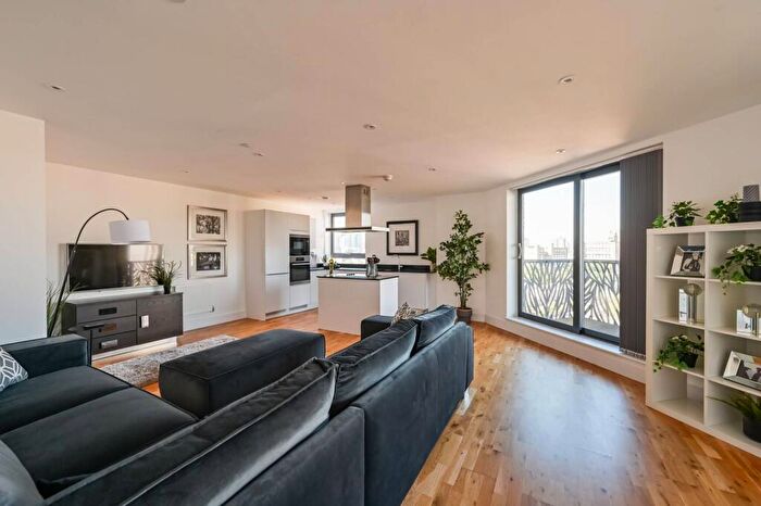 3 Bedroom Flat For Sale In Cityview Point, , Tower Hamlets, London, E14