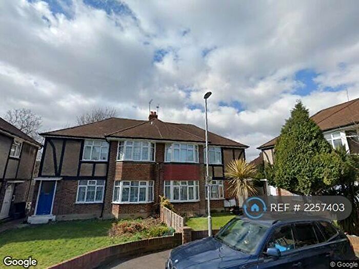 2 Bedroom Maisonette To Rent In Lawn Close, New Malden, KT3