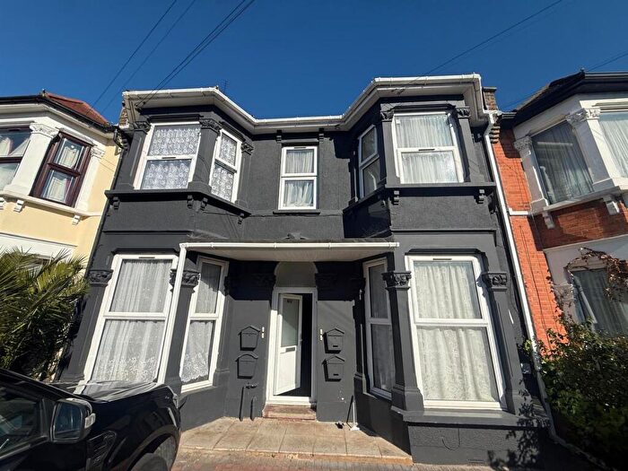 3 Bedroom Apartment To Rent In Kingswood Road, Seven Kings, Ilford, IG3