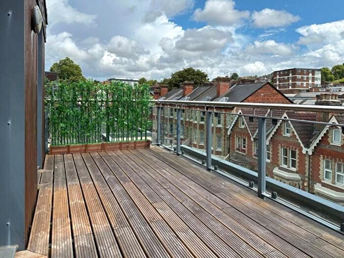 1 Bedroom Flat For Sale In Printing House Square, Martyr Road, Guildford, GU1