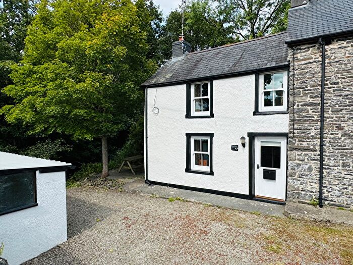 3 Bedroom Cottage To Rent In Tregaron, SY25