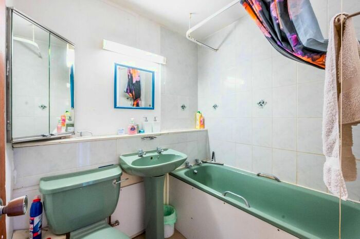 4 Bedroom Flat To Rent In Landseer House, Battersea, London SW11