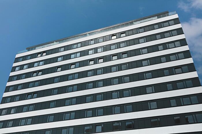 2 Bedroom Flat To Rent In Victoria Avenue, Southend On Sea, Essex, SS2