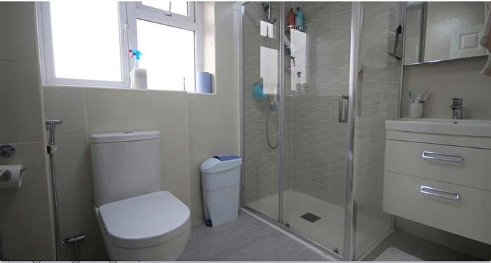 3 Bedroom Flat For Sale In Radcliffe Way, Northolt, UB5