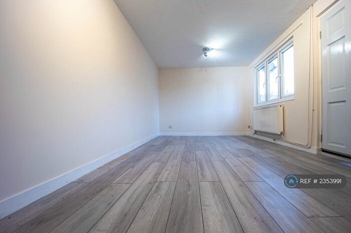 2 Bedroom End Of Terrace House To Rent In Hampstead Close, London, SE28