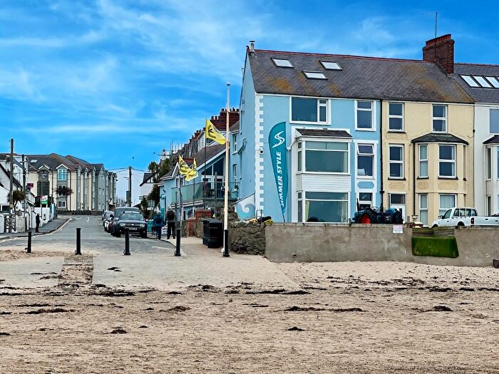 3 Bedroom Duplex For Sale In Beach Terrace, Rhosneigr, LL64
