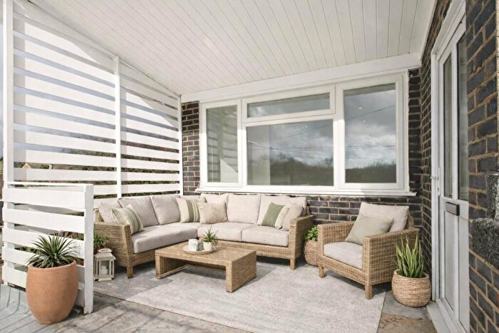 2 Bedroom Apartment For Sale In Franklin Avenue, Tadley, Hampshire, RG26