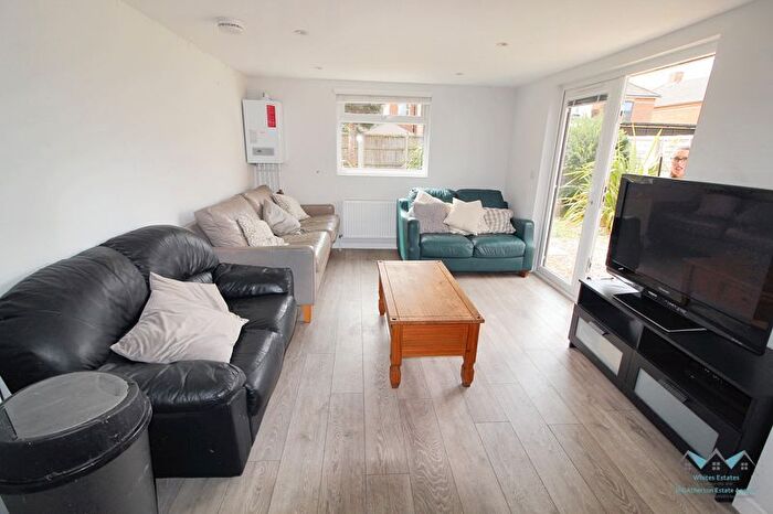 4 Bedroom Detached House For Sale In Capstone Road, Bournemouth, BH8