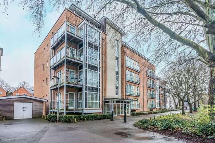 1 Bedroom Flat To Rent In Suttones Place, Park Centrale, Southampton, SO15