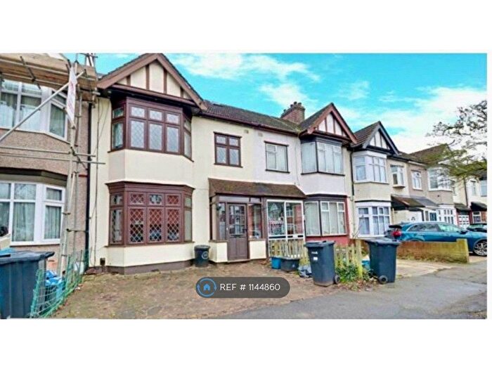 4 Bedroom Terraced House To Rent In Overton Drive, Romford, RM6