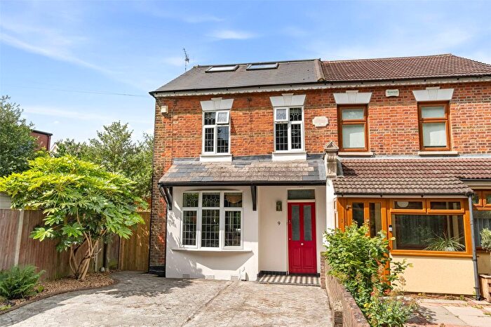 3 Bedroom Semi Detached House For Sale In Oak Avenue, Hampton, TW12