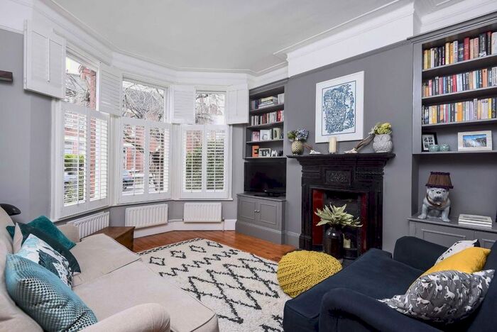 2 Bedroom Flat To Rent In Burnbury Road, London SW12