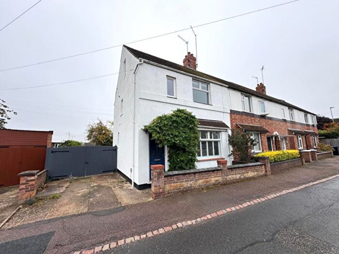 3 Bedroom End Of Terrace House To Rent In Resthaven Road, Wootton Village, Northampton, NN4