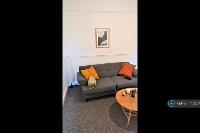 3 Bedroom Flat To Rent In Stockport Road, Manchester, M19