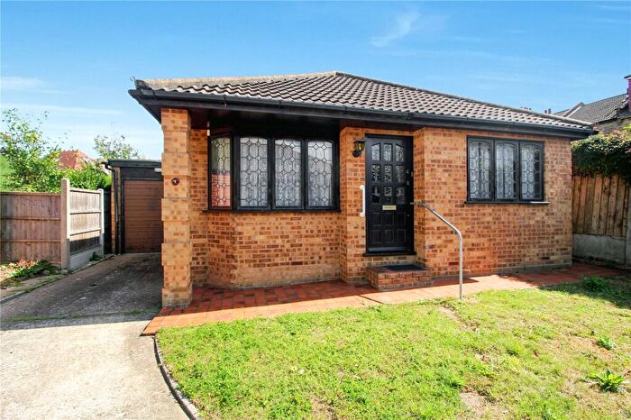 2 Bedroom Bungalow For Sale In Kingsway Mews, Kingsway, Westcliff-on-Sea, Essex, SS0