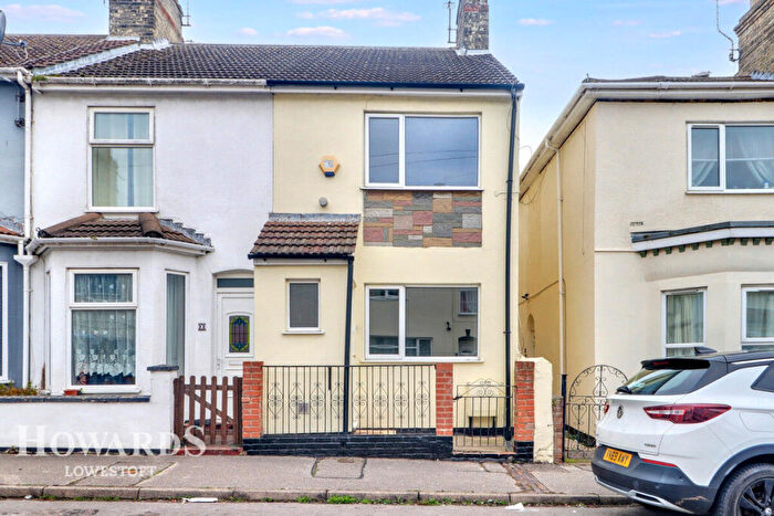 3 Bedroom Terraced House For Sale In Cambridge Road, Lowestoft, NR32