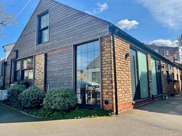 1 Bedroom Semi Detached House For Sale In High Street, Hampton Wick, KT1