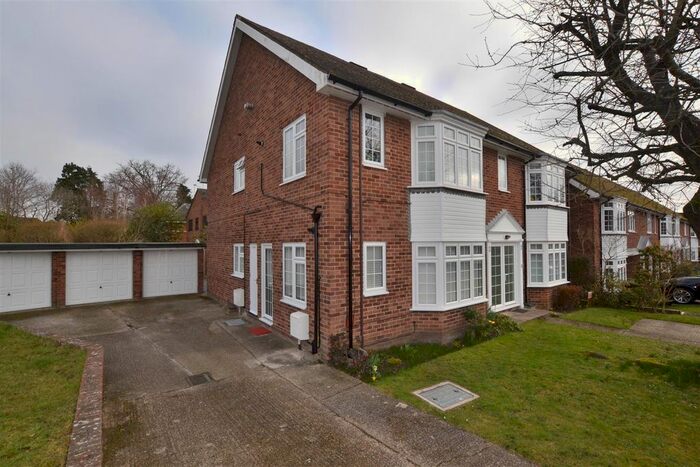 1 Bedroom Flat To Rent In Cranbrook Court, Fleet, GU51