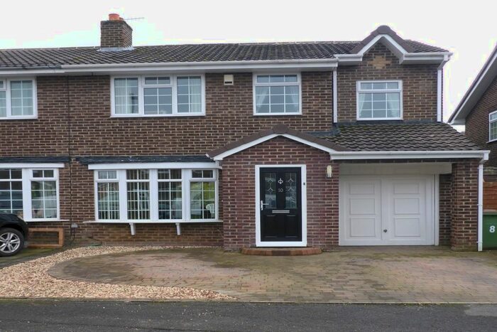 4 Bedroom Semi-Detached House For Sale In Dunston Close, Guisborough, Cleveland, TS14