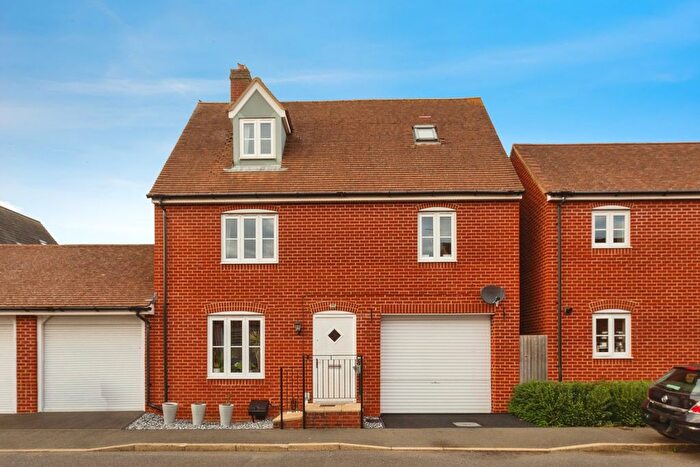 3 Bedroom Link Detached House For Sale In Wall Brown Way, Aylesbury, Buckinghamshire, HP19