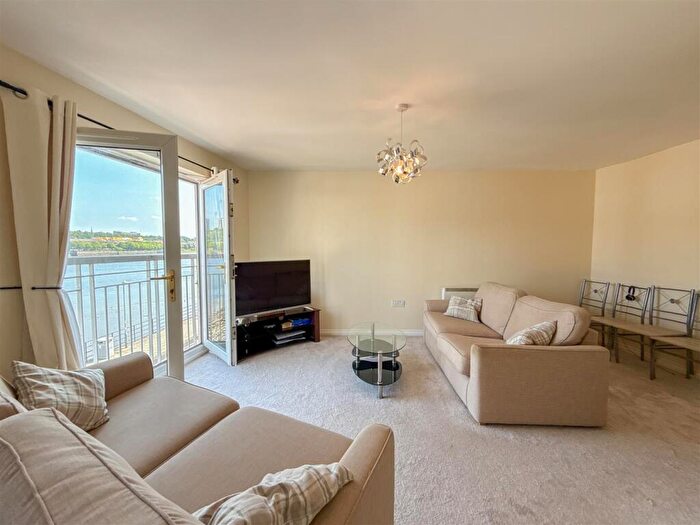 2 Bedroom Flat For Sale In Grebe Close, Dunston, Gateshead, NE11