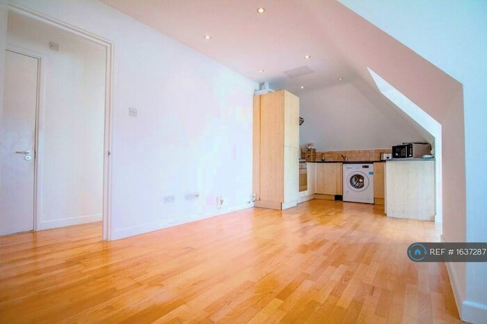 1 Bedroom Flat To Rent In Cricklewood Lane, London, NW2