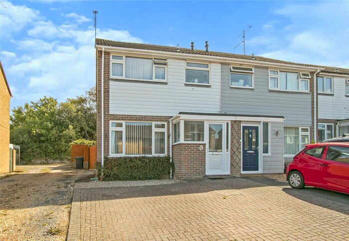 3 Bedroom End Of Terrace House For Sale In Carisbrooke Crescent, Poole, BH15
