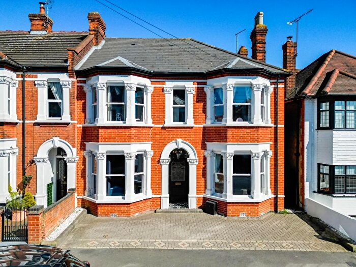 4 Bedroom End Of Terrace House For Sale In Station Road, Leigh-On-Sea, SS9