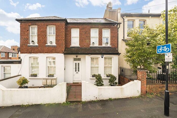 3 Bedroom Flat To Rent In Stockfield Road, Streatham Hill, SW16