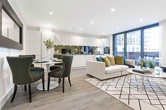 2 Bedroom Flat To Rent In High Street, Staines Upon Thames, TW18
