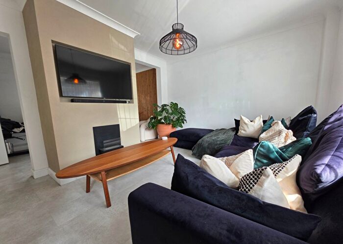 2 Bedroom Property To Rent In Poplar Avenue, Walsall, WS2