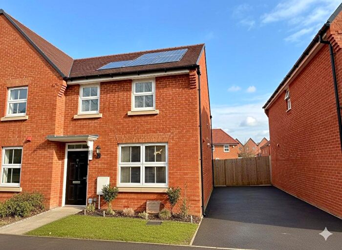3 Bedroom Semi Detached House For Sale In Arle Road, Whiteley, SO30