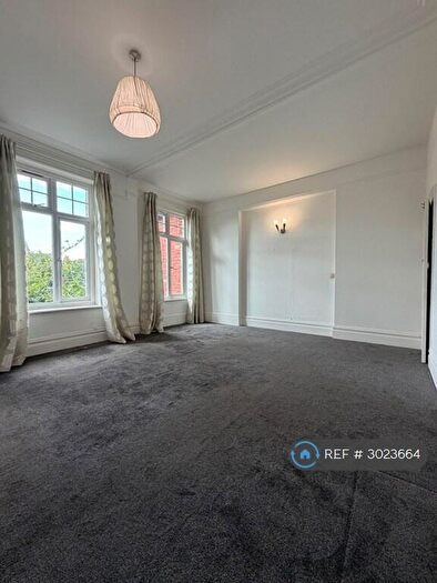 Studio To Rent In Market Place, London, N2