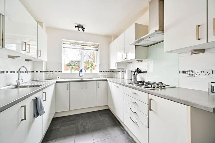 2 Bedroom Flat To Rent In Claydon House, Holders Hill Road, London Ls, Uk, London, NW4