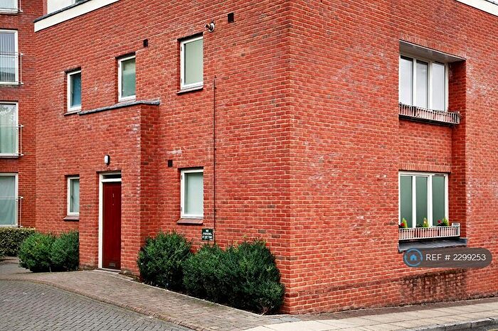 3 Bedroom Flat To Rent In Cross Street, Winchester, SO23