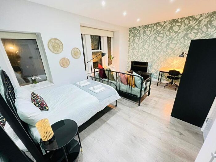 1 Bedroom Studio To Rent In Hawkwood Mount, London, E5