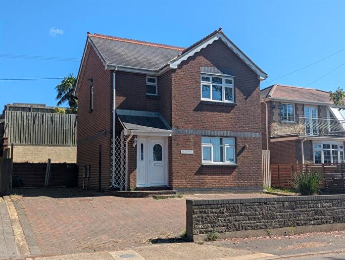 3 Bedroom Detached House For Sale In Newport Road, Apse Heath, PO36