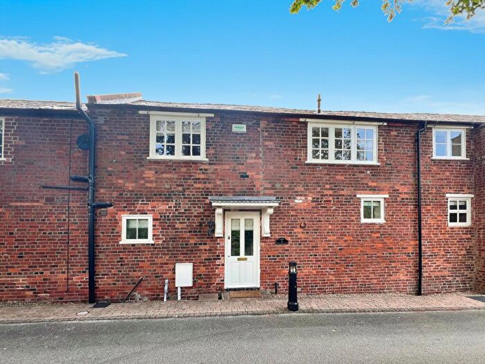 3 Bedroom Terraced House For Sale In Gonerby Court, Gonerby Hill Foot, Grantham, NG31