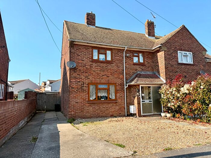 3 Bedroom Semi-Detached House For Sale In Shepherds Way, Lower Stoke, Rochester, ME3