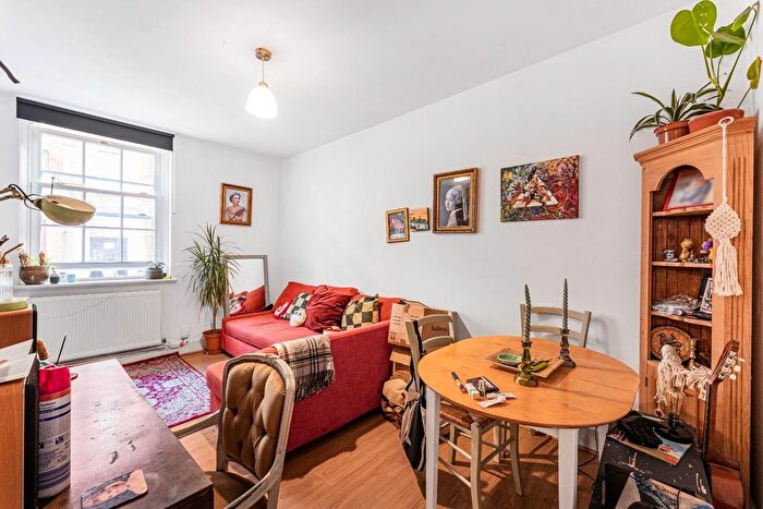 1 Bedroom Flat For Sale In Peabody Estate, Camberwell Green, London, SE5
