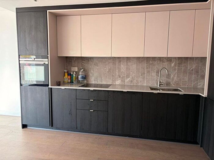 2 Bedroom Flat To Rent In Kennington Lane, London, SE11